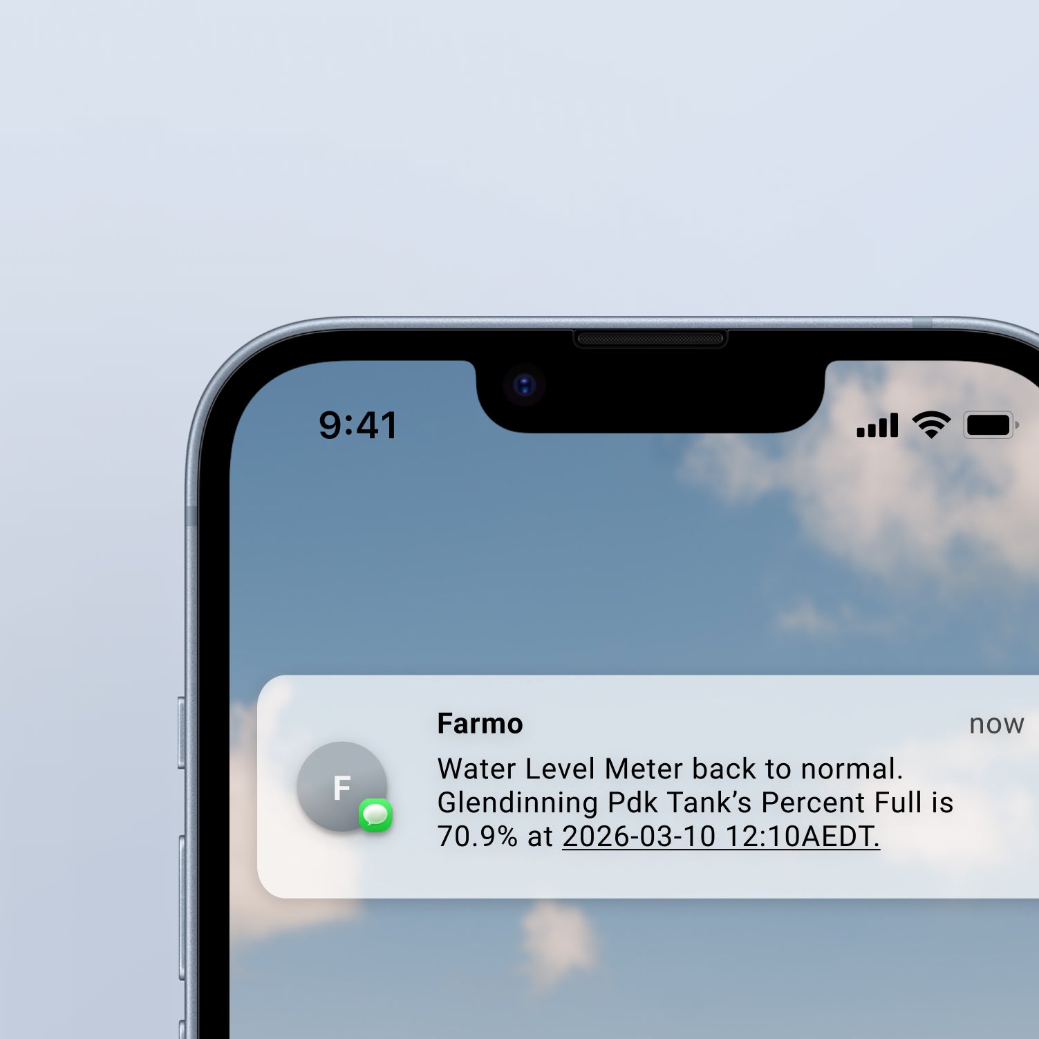 Phone screen displaying a notification from 'Farmo' about water level meter status.